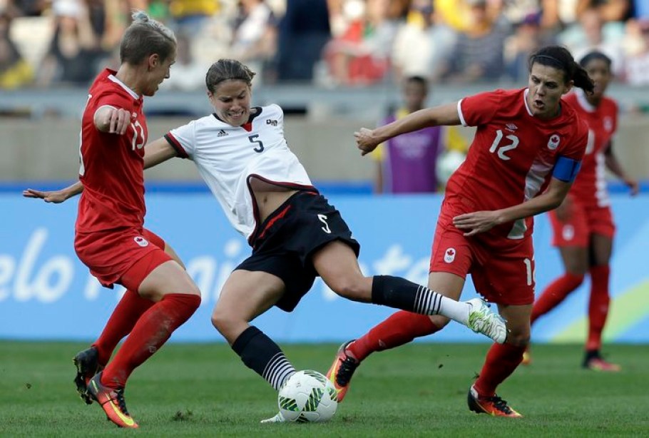 Rio 2016: Sophie Schmidt Germany's Annike Krahn controls the ball next to Canada's Sophie Schmidt, left, and Christine Sinclair during a semifinal match of the women's Olympic football tournament between Germany and Canada at the Mineirao Stadium in Belo Horizonte, Brazil, Tuesday, Aug. 16, 2016. (AP Photo/Leo Correa)