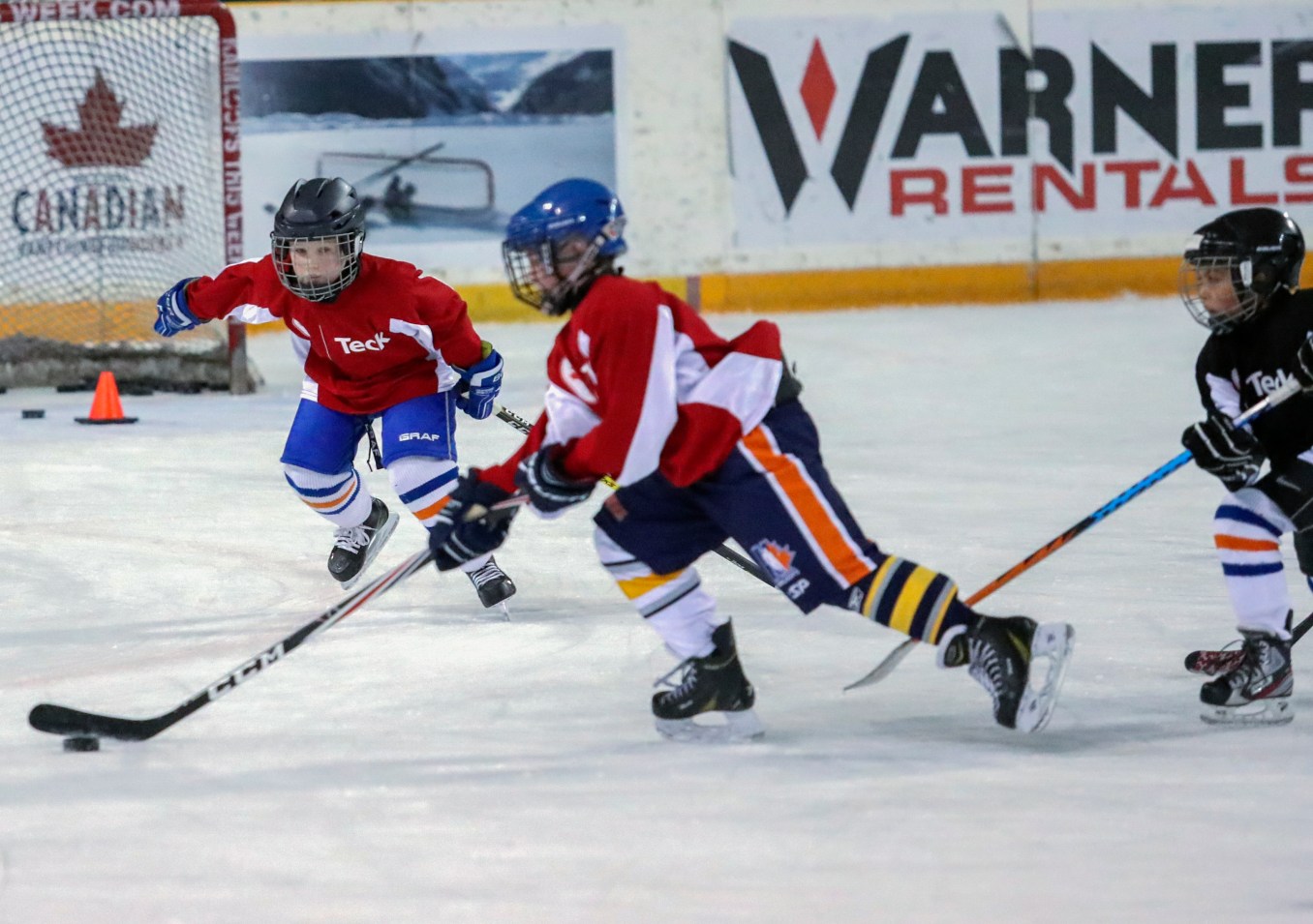 Kids participate in the Teck Coaching Series in Kamloops, BC on December 3, 2016 (photo: Allen Douglas)