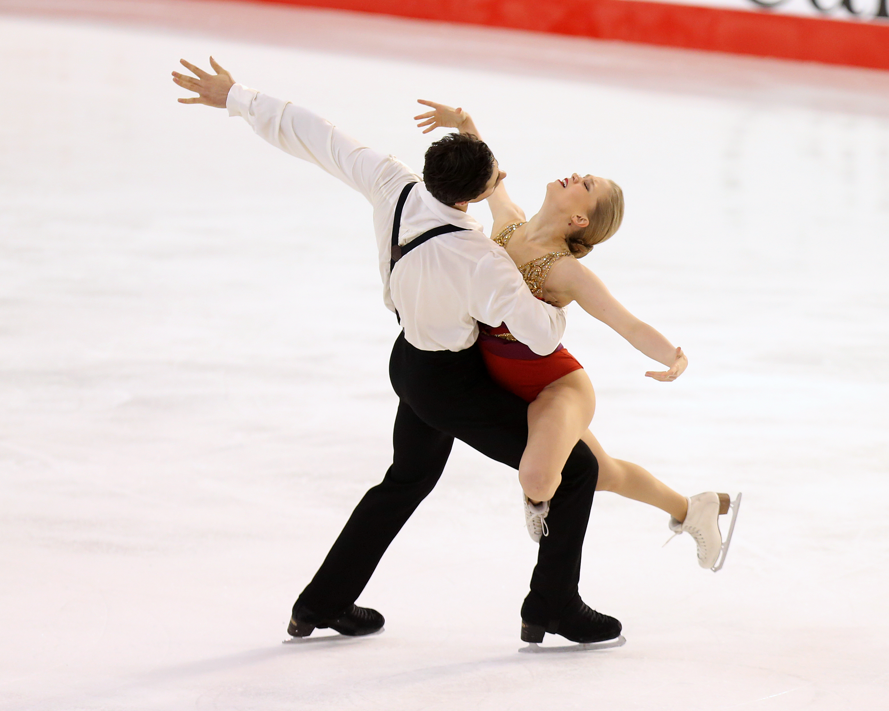 Kaitlyn Weaver and Andrew Poje in the free dance at the Canadian Tire National Skating Championships, January, 21, 2017 PHOTO: Greg Kolz
