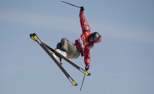 Evan McEachran in the air during a men's slopestyle eventl.