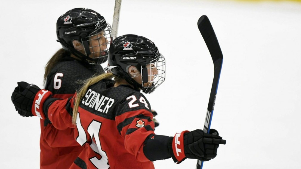 Team Canada wins bronze at women’s hockey worlds