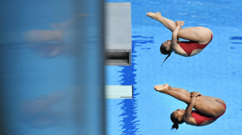 Divers competing