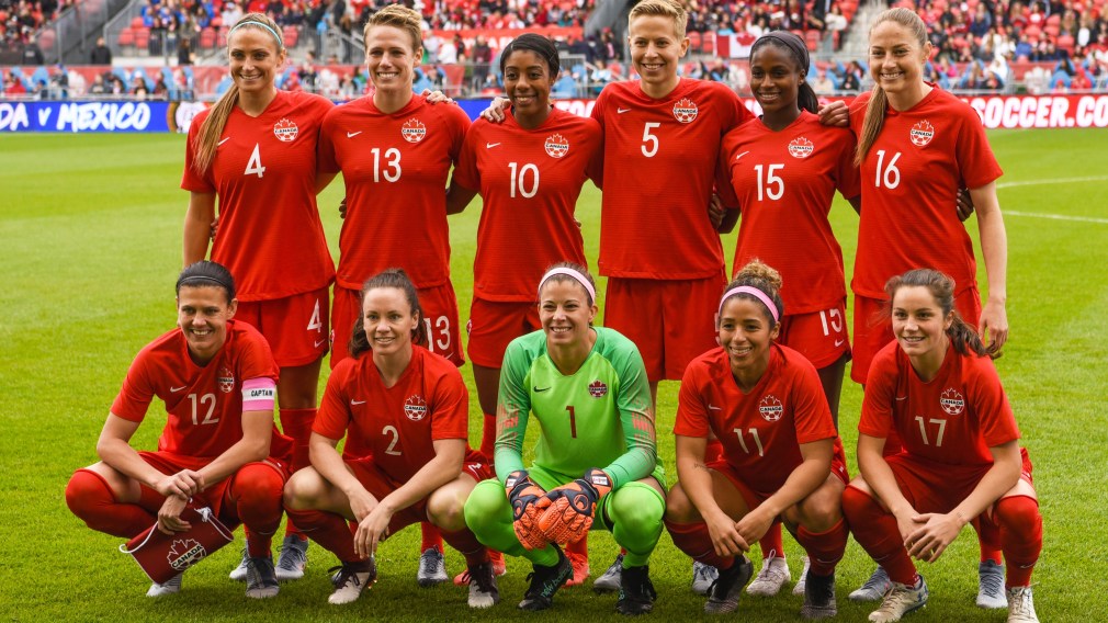 Team Canada womens national soccer team posing