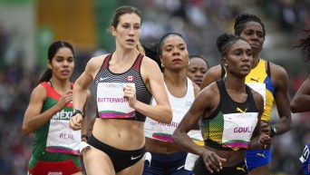 Lindsey Butterworth runs with a pack of women