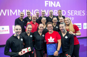 Canadian artistic swimming team posing