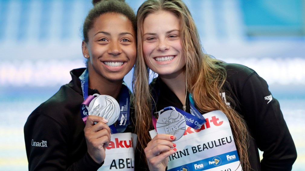 Jennifer Abel and Melissa Citrini Beaulieu of Canada hold their silver medals