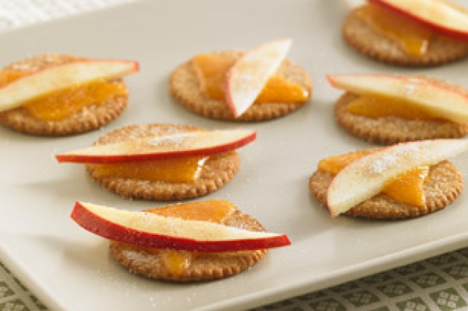 Cracker and apple slices on a plate