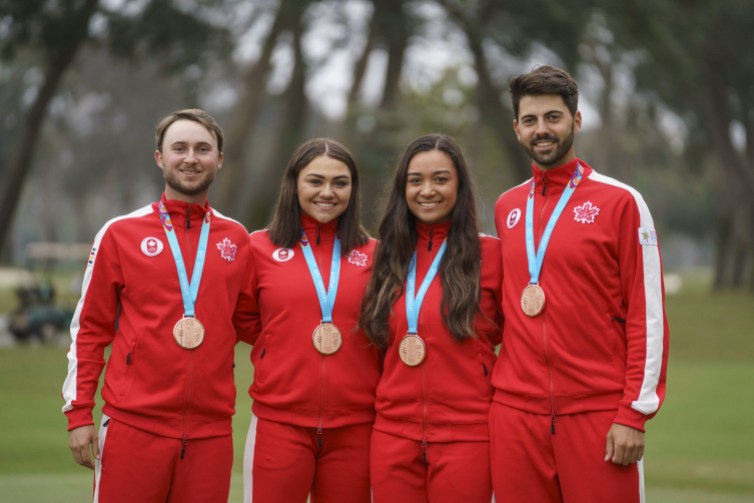 team-canada-golf-lima four athletes pose with their medals