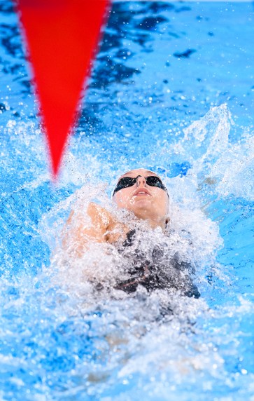 team-canada-mackenzie-glover swimmer doing backstroke