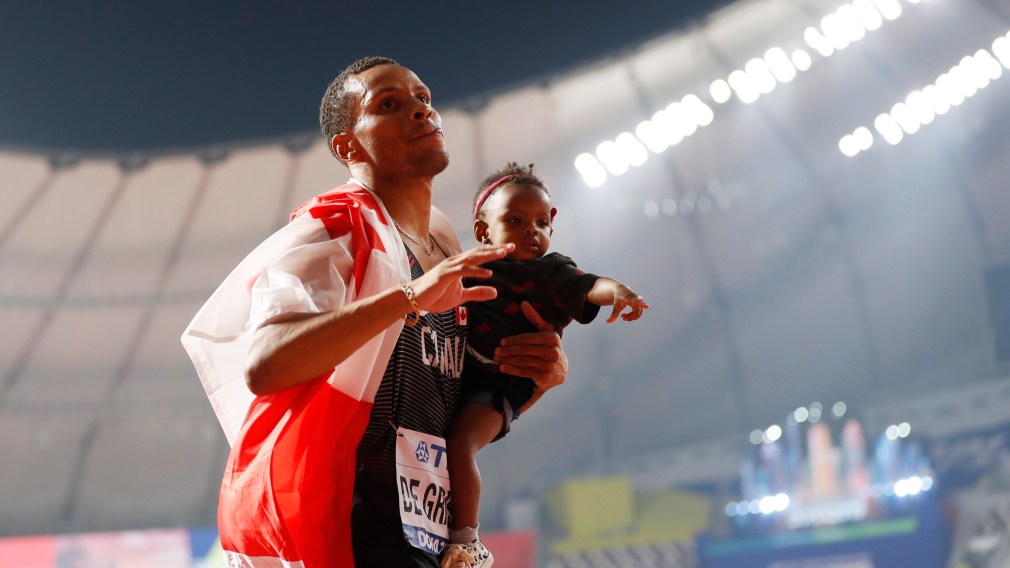Andre de Grasse celebrating with his child