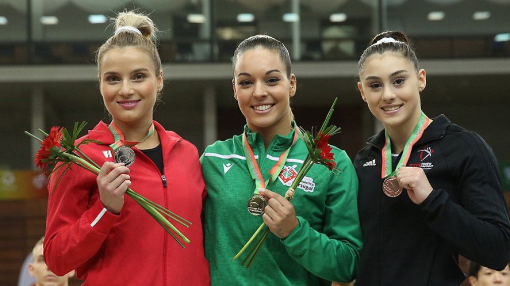 Sophie Marois poses with other medalists