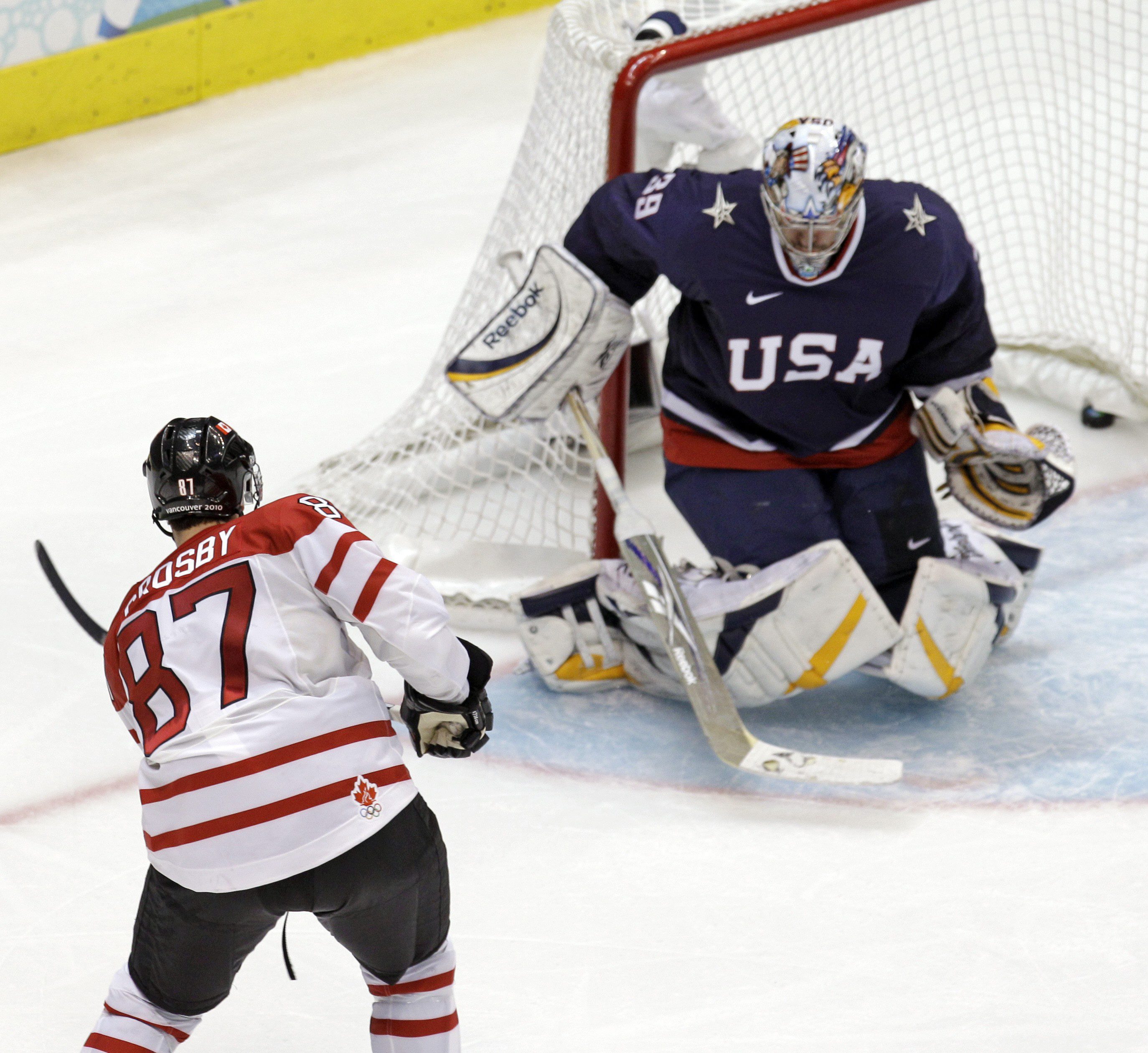 Sidney Crosby scores a goal against the USA