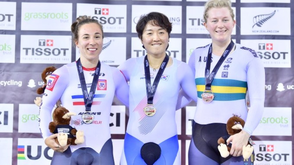 Lauriane Genest cycled to silver in the Keirin to earn her first World Cup medal. Korea's Lee Hyejin won the gold medal and Stephanie Morton of Australia settled for third place. Sunday December 8th, 2019 in Cambridge, New Zealand.