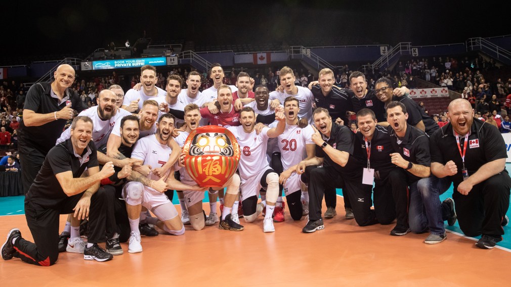 The men's volleyball team poses for a photo after qualifying for Tokyo 2020.