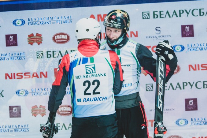 Lewis Irving (right) shakes hands with USA's Justin Schoenfeld on the podium.