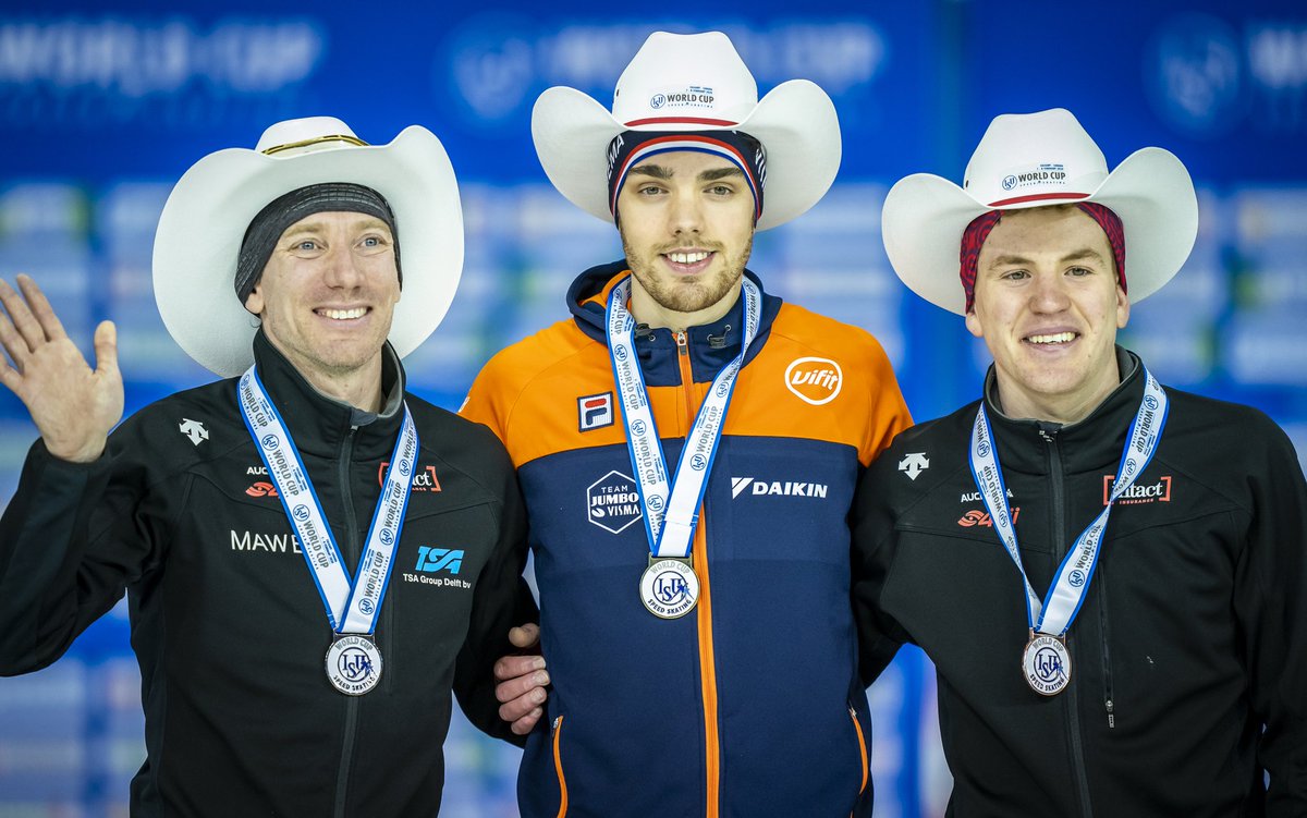 Ted-Jan Bloemen and Graeme Fish stand on the podium after capturing silver and bronze in speed skating