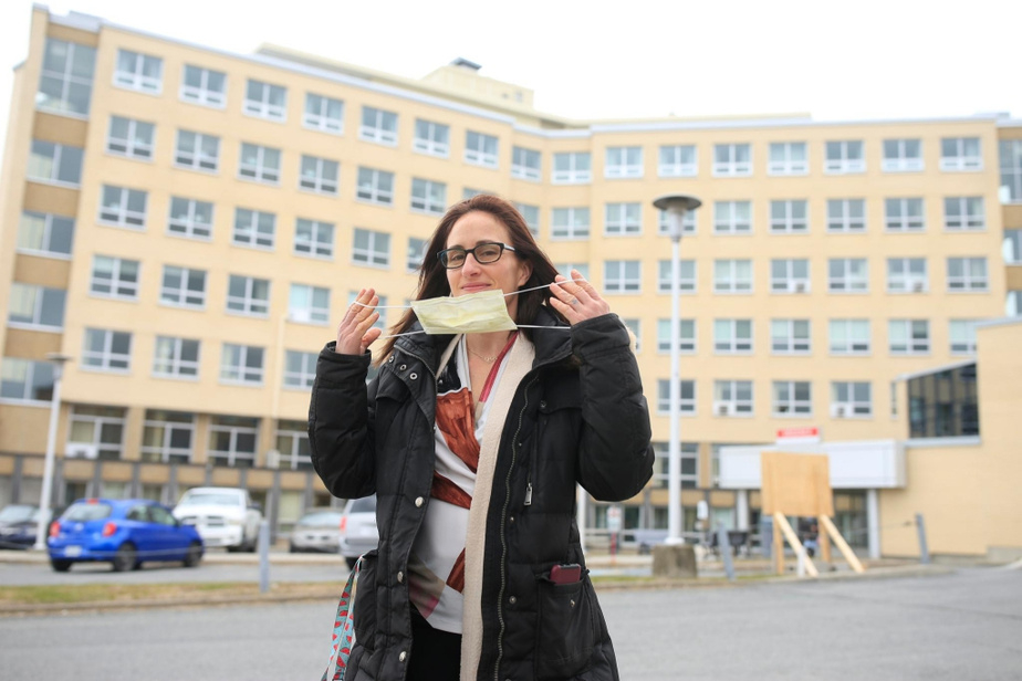 Maryse Turcotte poses in front of the Saint-Croix Hospital in Drummondville
