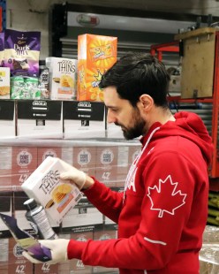 Joseph Polossifakis helps pack up food to be donated to Moisson Montréal.