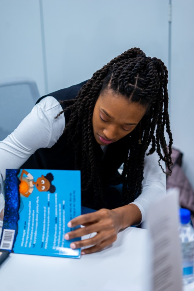 Kayla Alexander book Kayla Alexander signing her book