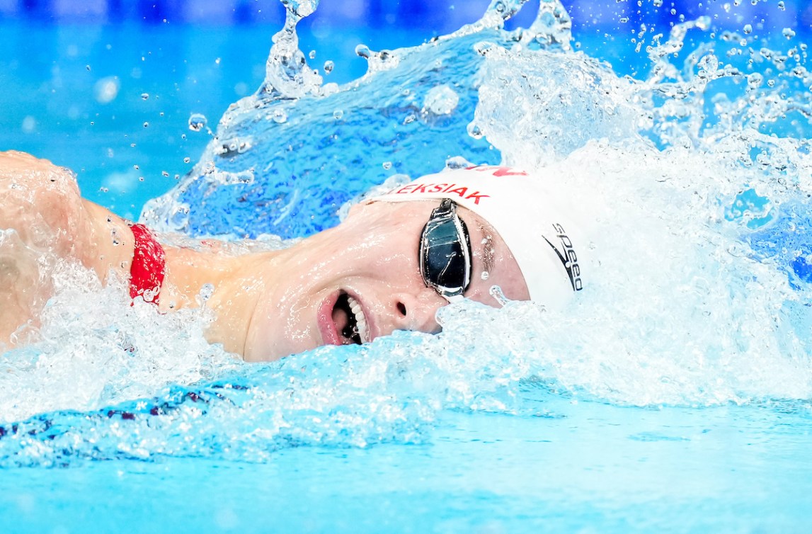 Penny Oleksiak swimming freestyle