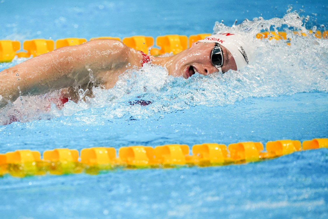 Penny Oleksiak swimming freestyle