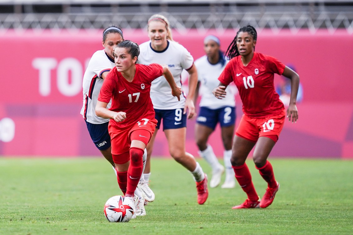 Jessie Fleming chases the ball ahead of defenders