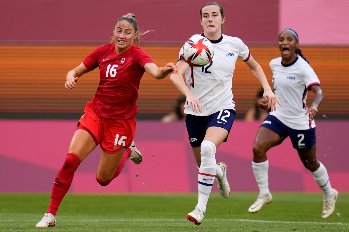 Janine Beckie chases the ball