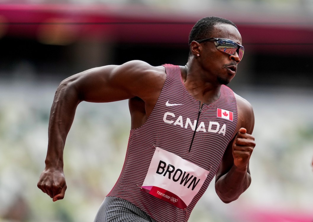 Aaron Brown competes in the men's 200-metre qualifying round.