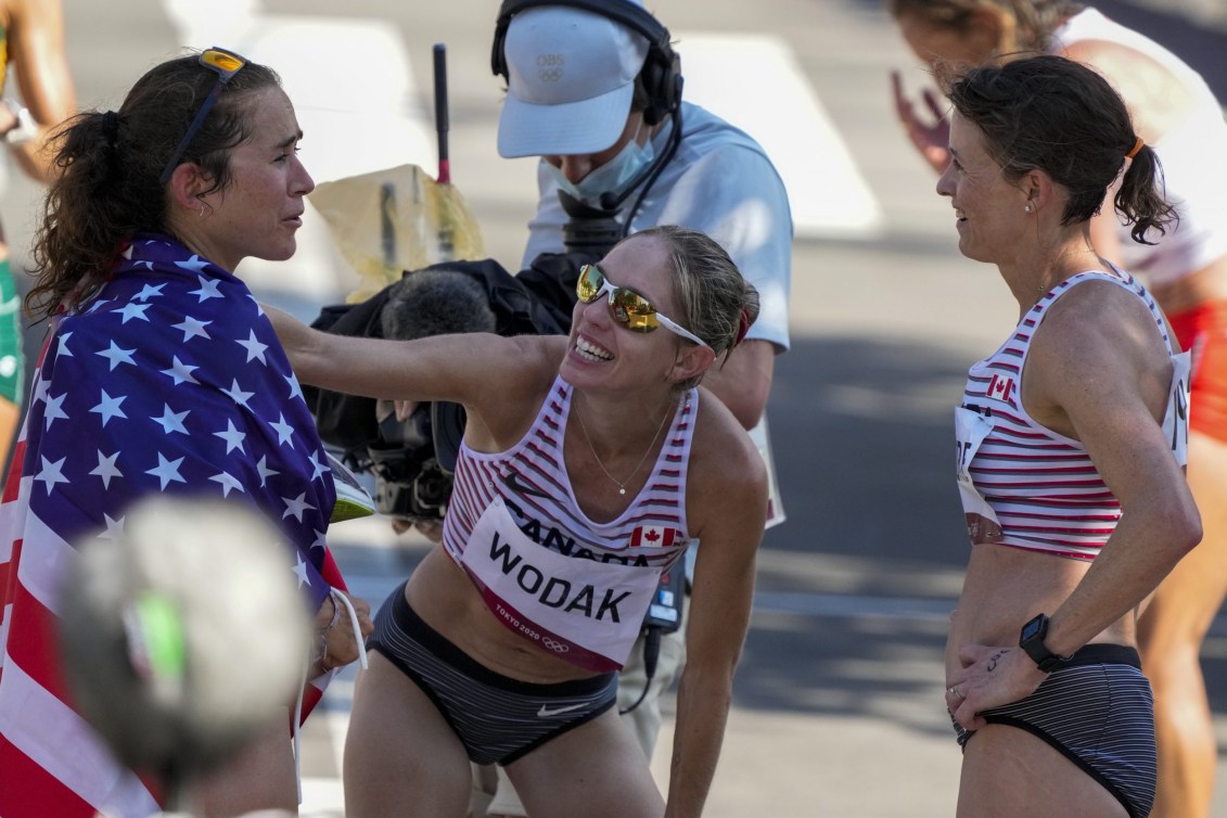 Natasha Wodak and Malindi Elmore congratulate American medalist in the marathon