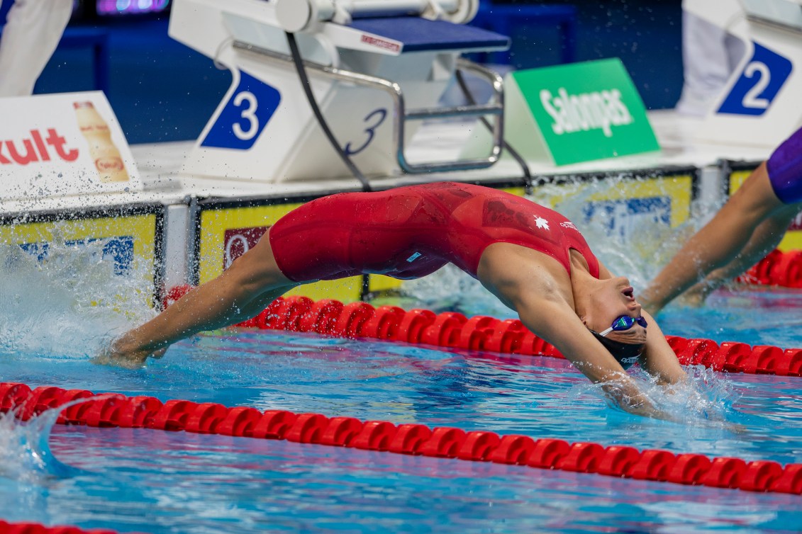 Kylie Masse diving off starting blocks