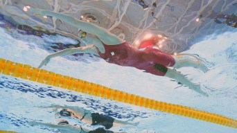 Underwater shot of Summer McIntosh in a swimming race