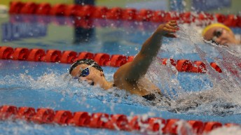 Summer McIntosh swims freestyle stroke