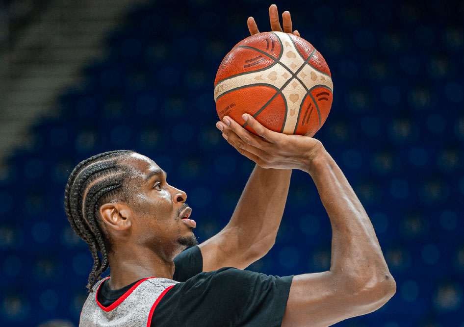 Shai Gilgeous-Alexandre shooting a basketball