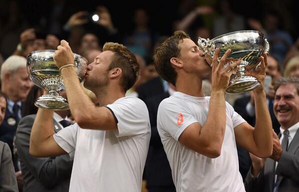 Vasek Pospisil (droite) et Jack Sock sont les vainqueurs de l'édition 2014 du tournoi en double de Wimbledon 