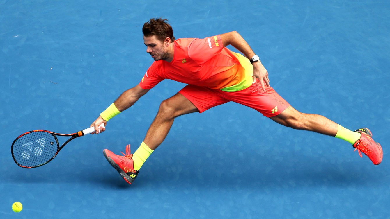 Stan Wawrinka a donné du fil à retordre à Milos Raonic en comblant un déficit de 0-2 pour forcer une cinquième manche au quatrième tour des Internationaux d'Australie, le 24 janvier 2016.