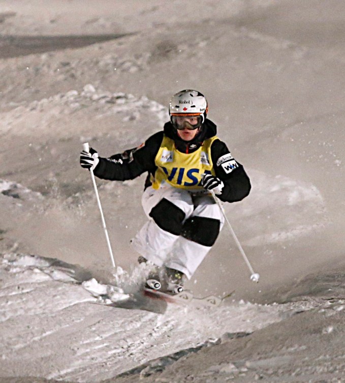 Mikael Kingsbury durant l'épreuve des bosses à la Coupe du monde de Deer Valley, Utah, le 4 février 2016. (Photo AP / George Frey)