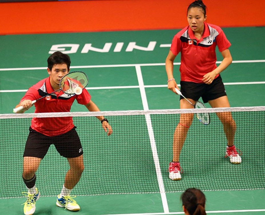 Nyl Yakura (gauche) et Brittney Tam (droite) lors des Championnats panaméricains 2016 à Campinhas, au Brésil, le 29 avril 2016.