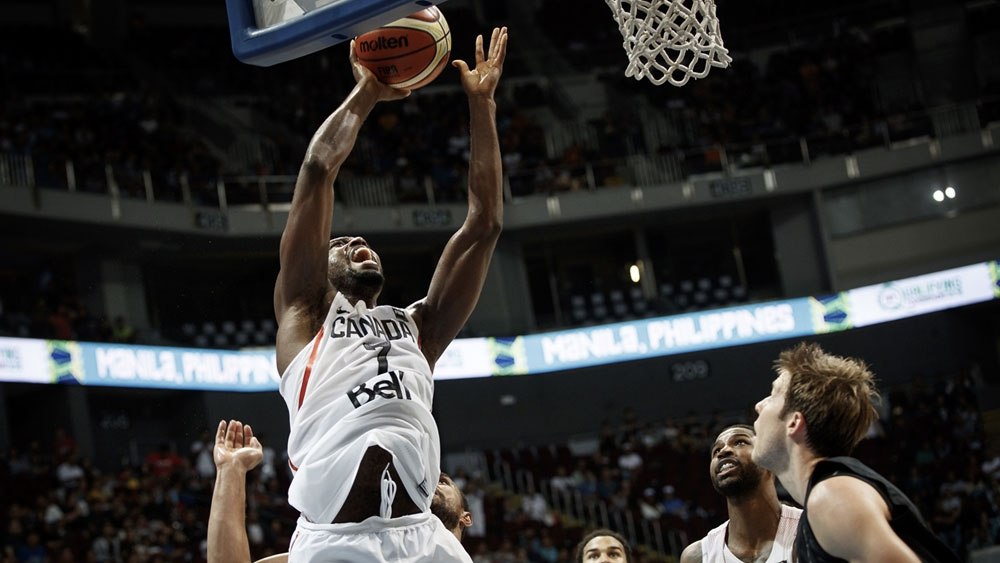 Melvin Ejim réalise un panier lors du match de demi-finales opposant le Canada à la Nouvelle-Zélande au tournoi de qualification olympique, le 9 juillet 2016.