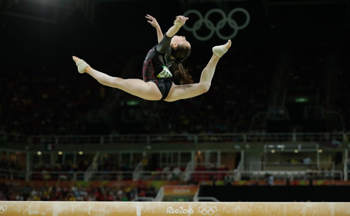 Isabela Onyshko à la poutre lors de la finale du concours multiple individuel aux Jeux olympiques, le 12 août 2016. (COC // Jason Ransom)