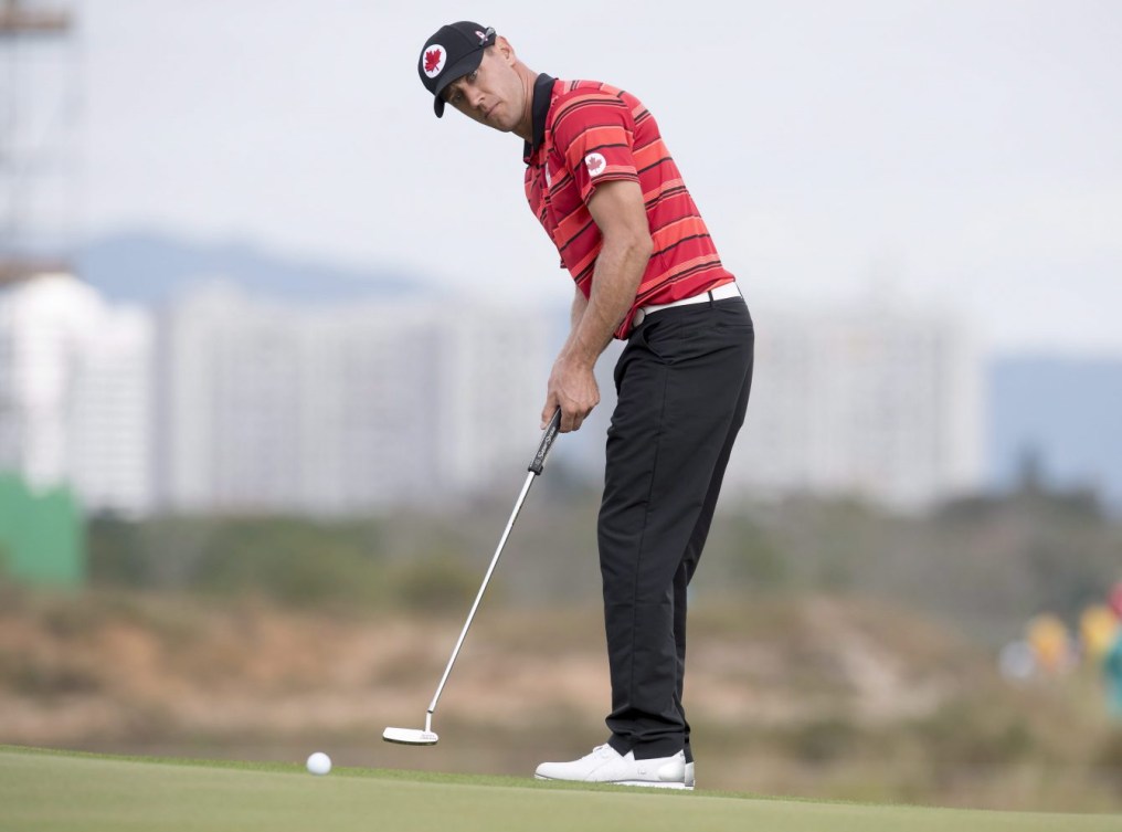 Le golfeur canadien Graham DeLaet a réalisé des pointages de 66 et 71 lors des deux premières rondes du tournoi olympique de golf. Photo: Presse canadienne/Frank Gunn