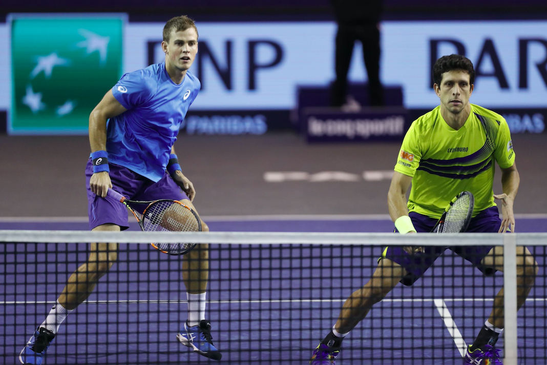 Vasek Pospisil et Marcelo Melo lors de leur match de quarts de finale au Masters de Paris, le 4 novembre 2016. (Photo : BNP Paribas Masters)