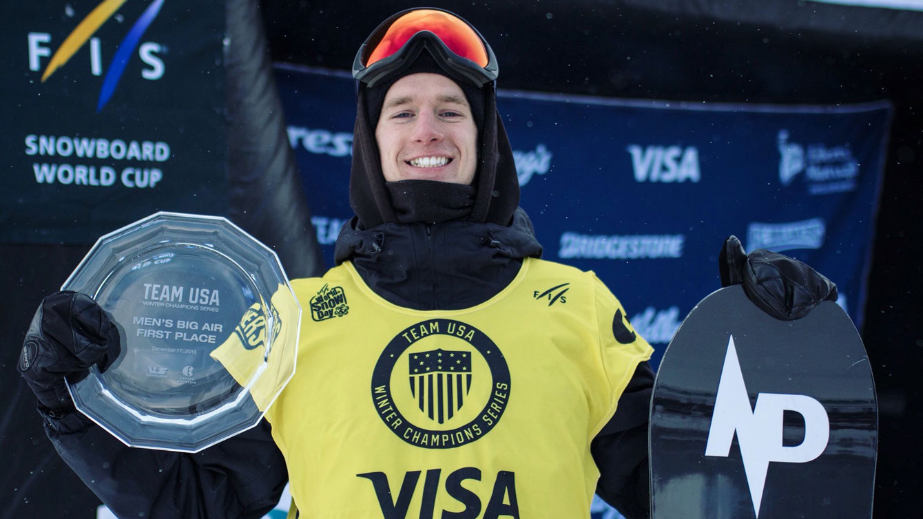 Max Parrot célèbre sa victoire à la Coupe du monde de big air de Copper Mountain, le 17 décembre 2016. (Photo: Twitter @maxparrot)