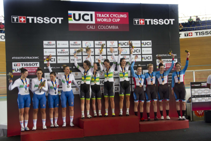 Les Canadiennes célèbrent leur médaille de bronze à la coupe du monde de Cali, en Colombie, le 20 février 2017. (Photo : UCI)