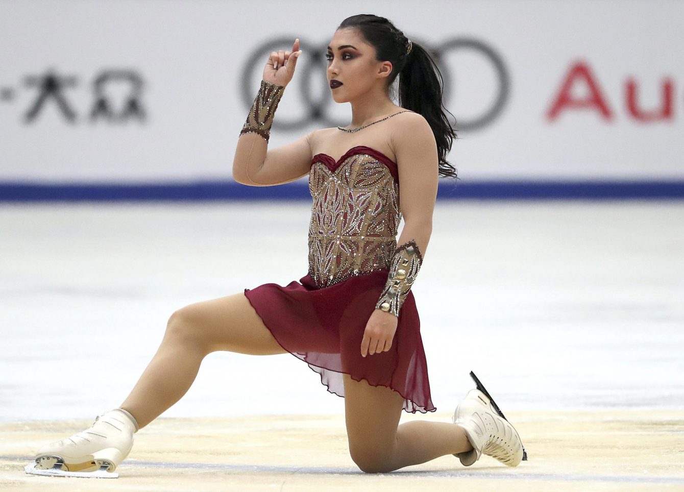 Gabrielle Daleman d'ÉquipeCanada exécute son programme libre lors du Grand Prix de Chine de l'ISU à Beijing en Chine, le 4 novembre 2017. (AP Photo/Mark Schiefelbein)