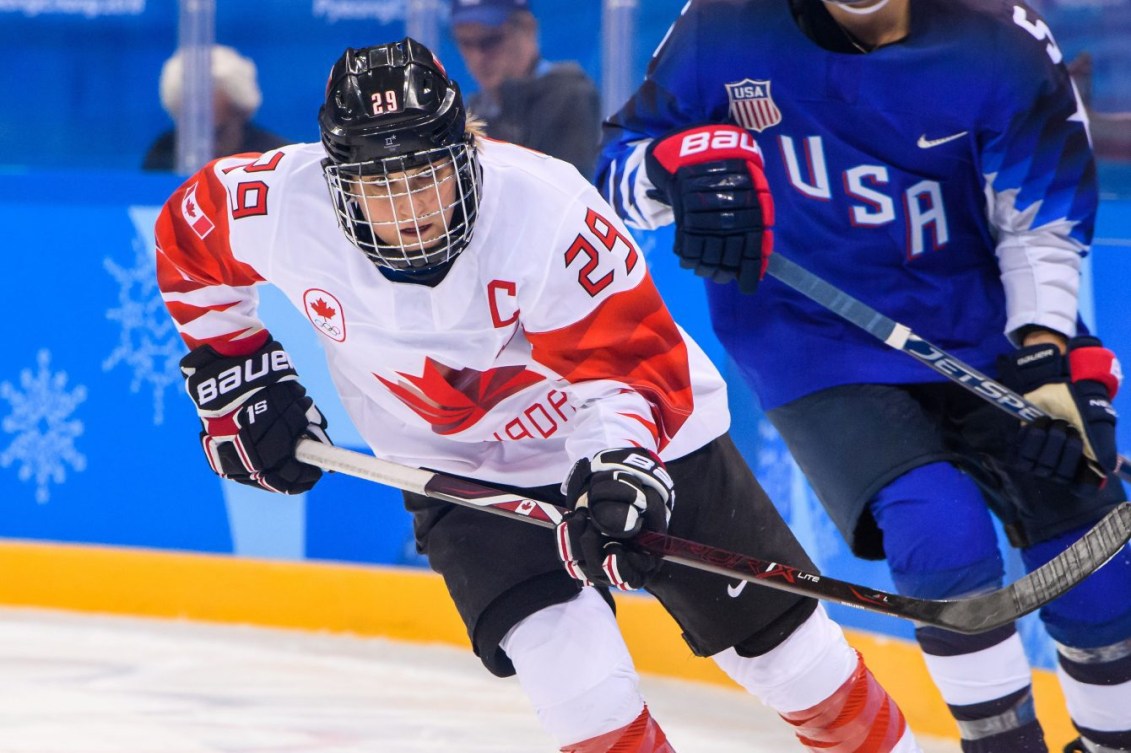 L’attaquante d’Équipe Canada Marie-Philip Poulin (29 ans) patine pendant la finale de hockey sur glace féminin entre le Canada et les États-Unis aux Jeux olympiques d’hiver de PyeongChang 2018, au Centre de hockey de Gangneung, le 22 février 2018 à Pyeongchang-gun, en Corée du Sud (Photo : Vincent Ethier/COC)